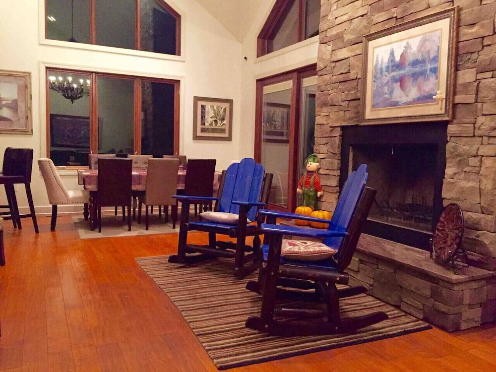 Vacation Home Near Golf Course Hiking Sleeps 20