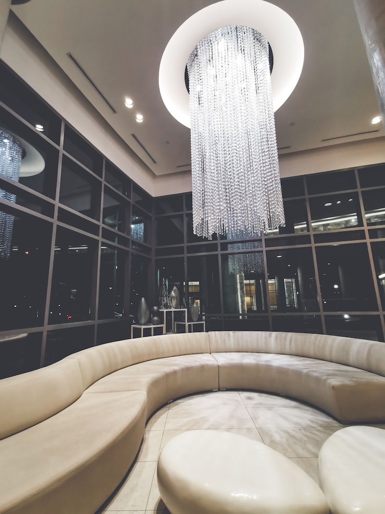 CN Tower Facing, Parking, King Bed - Image 2