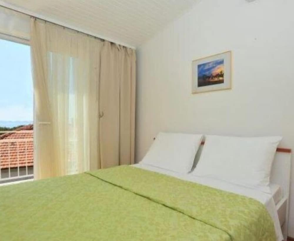 Rooms Lana