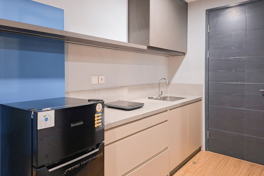 Well Furnished 1Br At Collins Boulevard Apartment