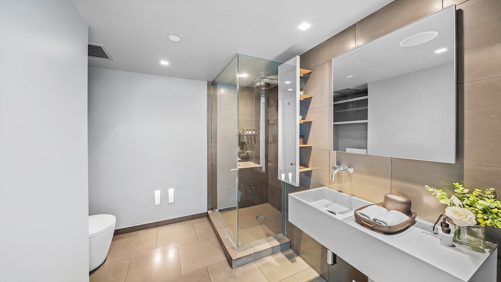 Luxury Vacation Rentals at The Setai by LRMB