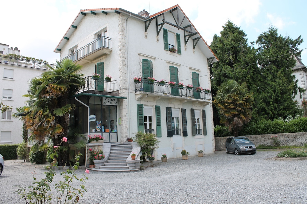 Pau Vacations - Hotel Montilleul - Property Image 1