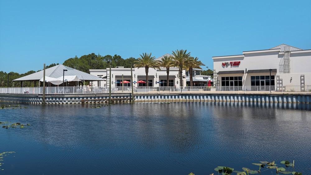 Sleeps 8 w/ Resort Pools, Tennis, Golf & Beach Access + Attraction Tickets!