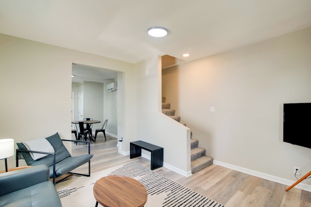 Hilltopper Convenience: Modern Duplex Near WKU