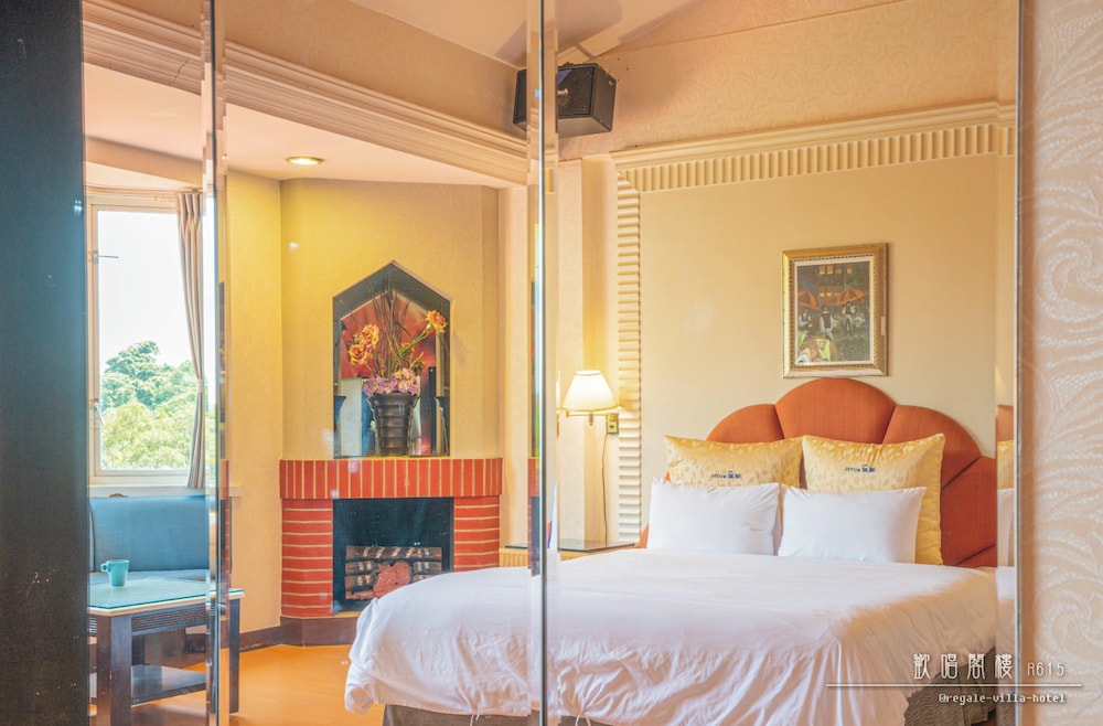 Regale Villa Hotel