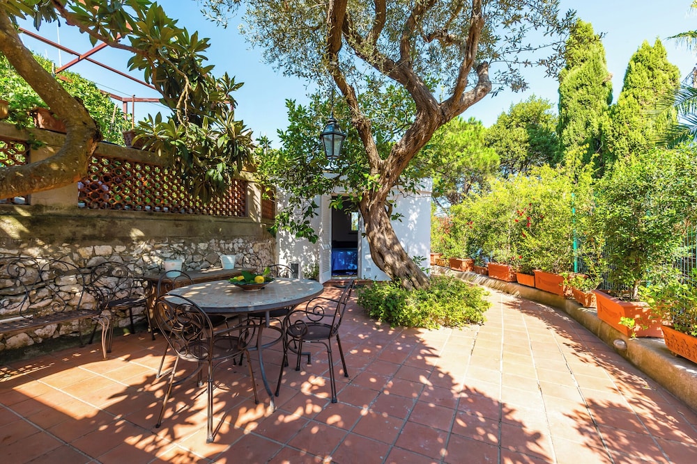 Capri Turquoise by Napoliapartments