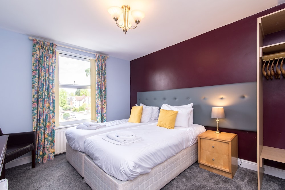 The Linden Leaf Rooms - Classy Studios