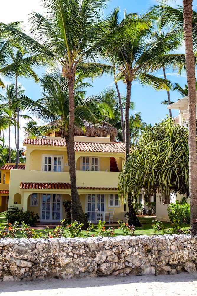 Los Corales Beach Village