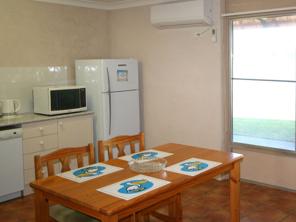 Lake Edge Holiday Units
