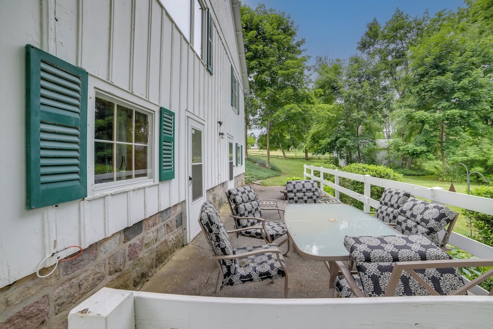 Cozy Hillsdale Home 1 Mi to Baw Beese Lake! - Property Image 16