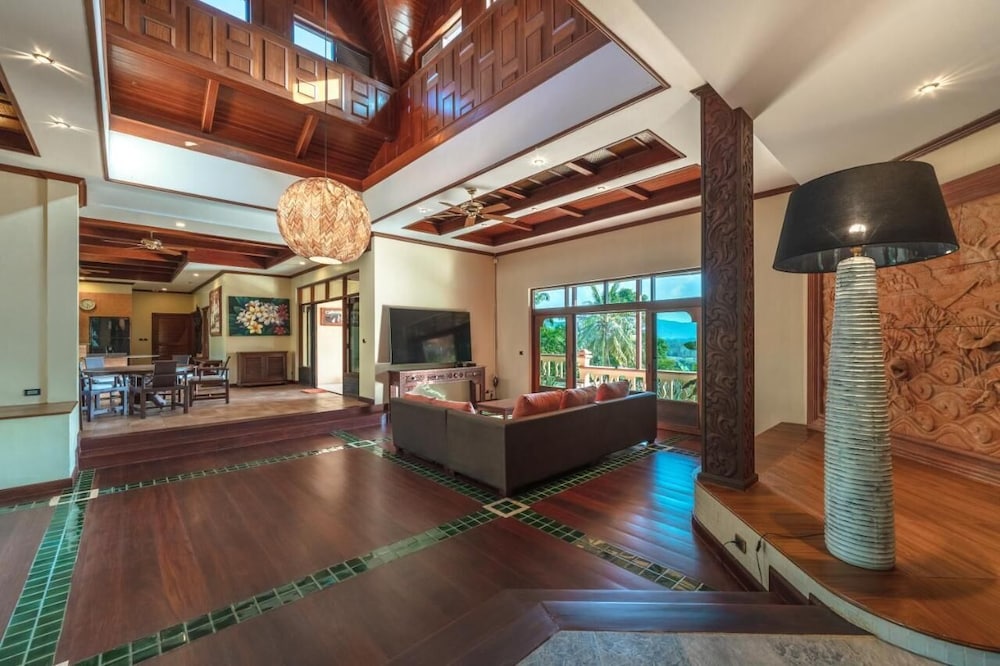6BR Luxury Retreat in Layan Phuket V159