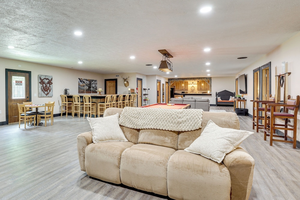 6 Mi to Main Street: Dog-friendly Home in Dover!
