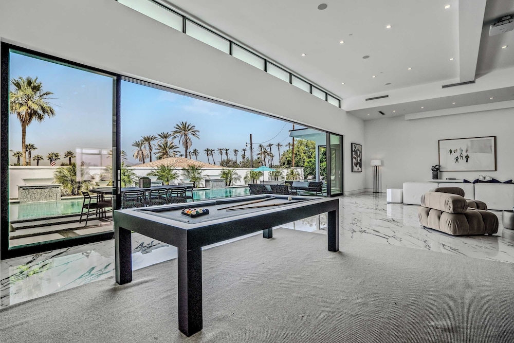 Indio Stay w/ Exclusive Amenities Pool, Hot Tub, Spa, Firepit Bravo Villa #16 by Avantstay