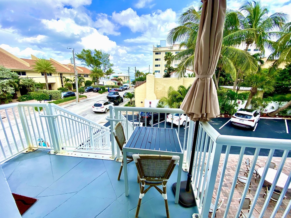 Southwinds 9 for 3 King Studio Steps to Beach