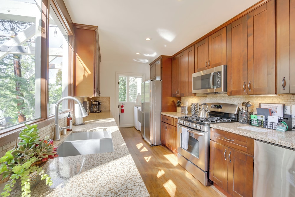 Walk to Lake Arrowhead Village: Gem w/ Lake Access