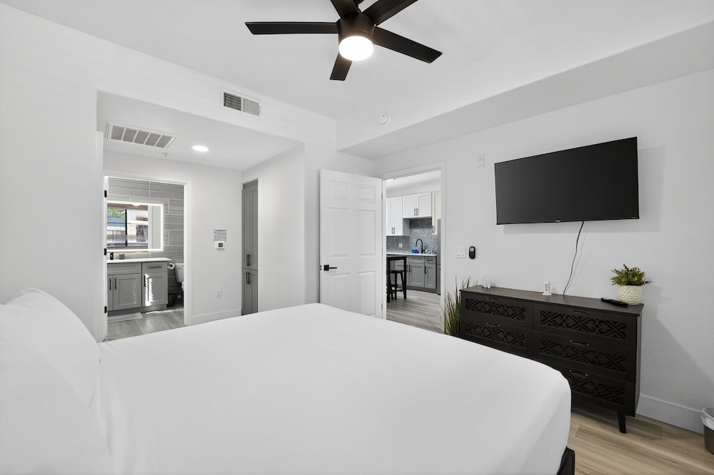 Chic 1br At Westgate Pool, Gym & Stadium Fun 1 Bedroom Apts
