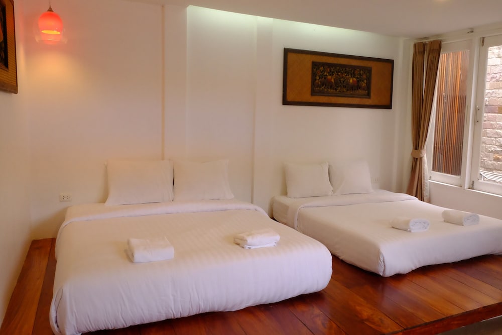 Fah Talay Resort