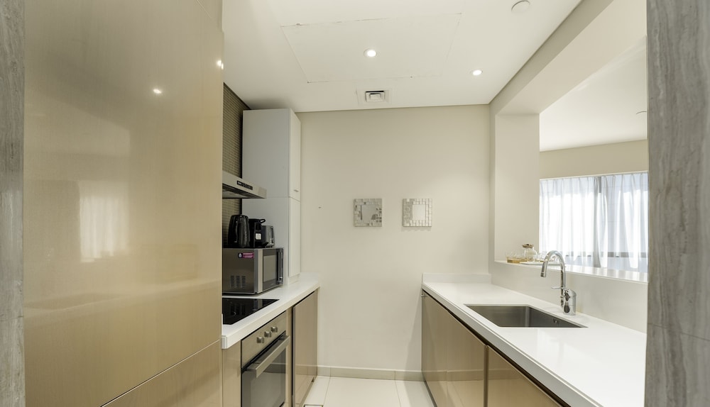 Glamorous 2BR in Damac Paramount Tower