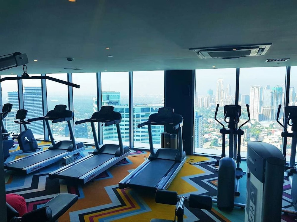 Oasis Regency at Acqua Livingstone near Rockwell