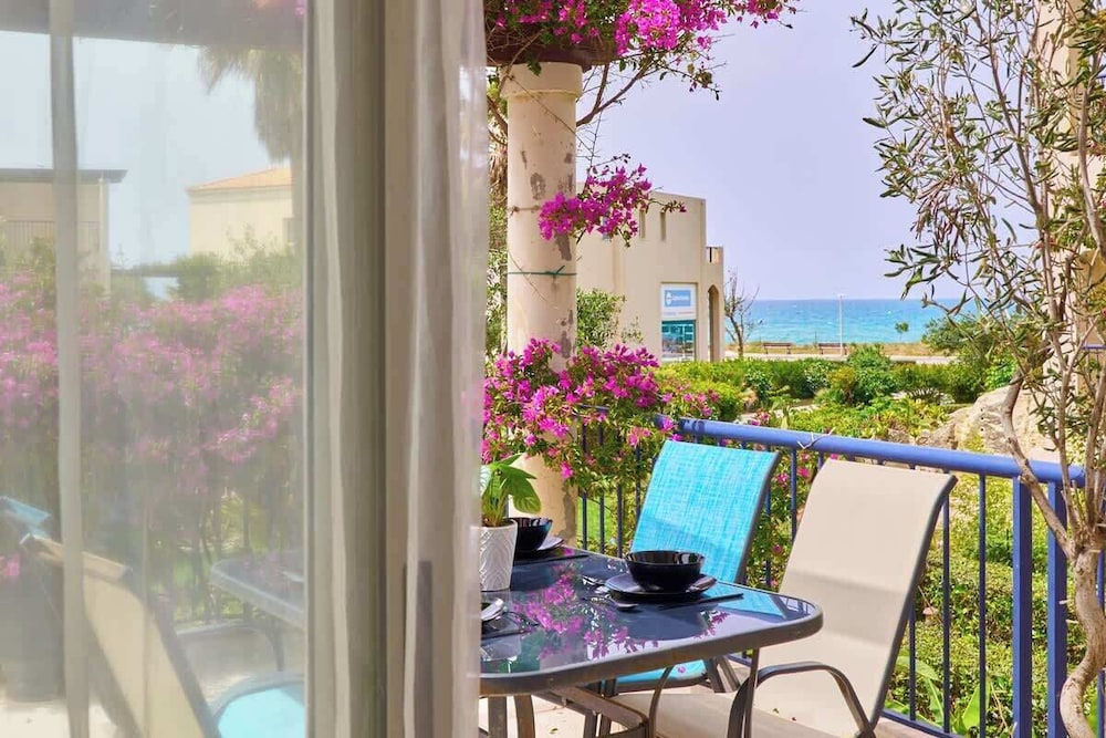 Villa Elias 1BR Upper Apt with Pool