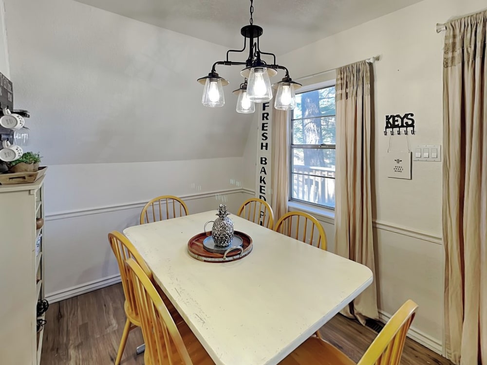 Doc's Den by Ruidoso Vacation Rentals