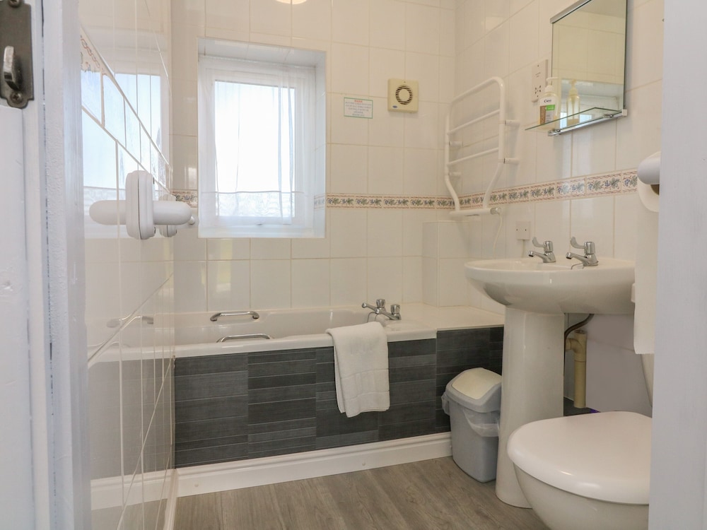 Holsworthy Vacations - The Cottage - Property Image 12