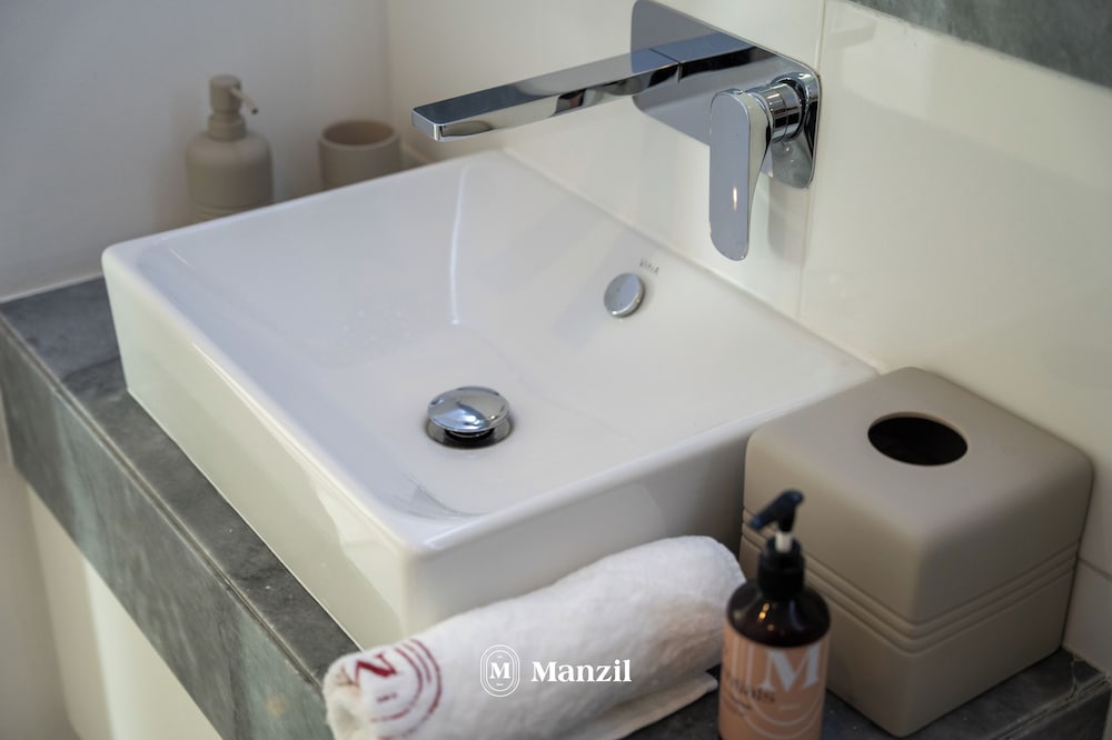 Manzil - Modern 1BR w Stunning Lake View