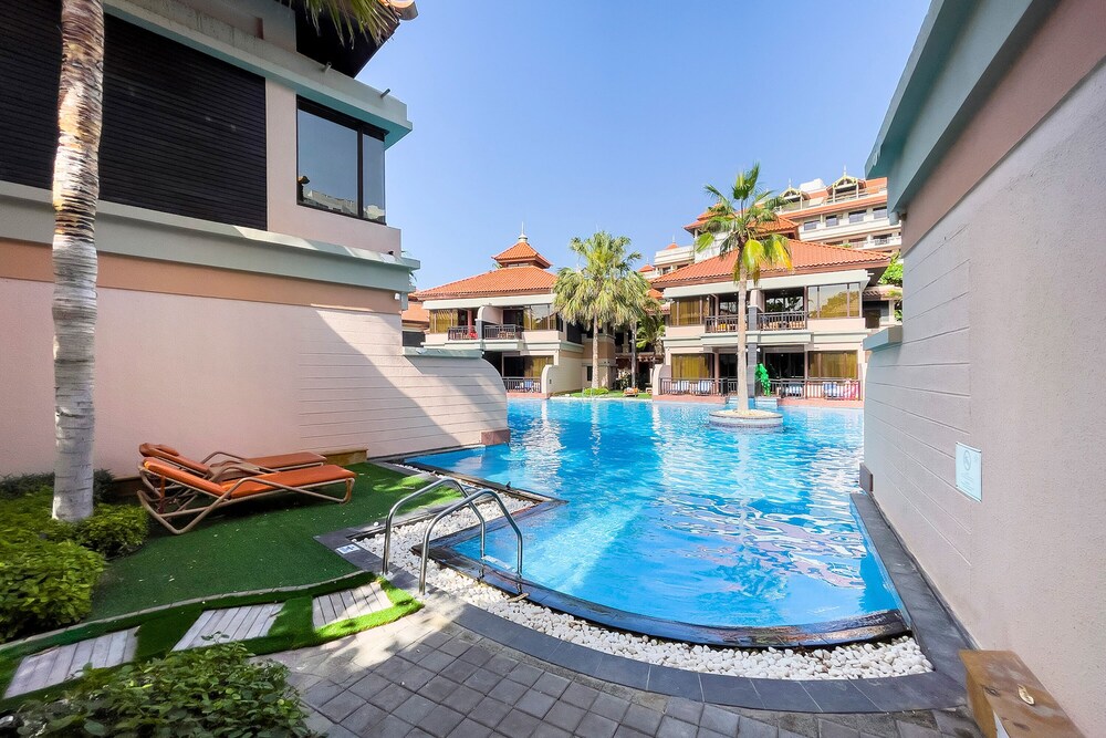 Exotic Apartments at Royal Amwaj
