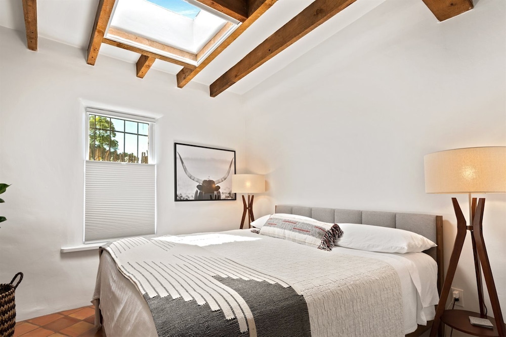 El Ocaso - The Best of Downtown, Luxury Home With Sonos Sound System view 2