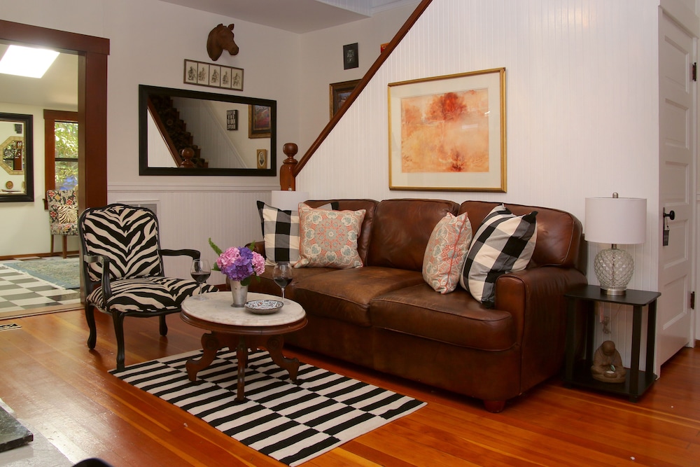 The Giraffe Inn at Old Parks Manor - Property Image 17