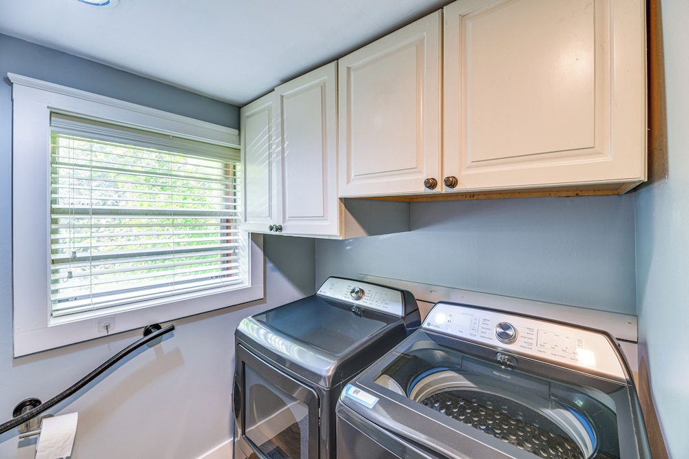 Pool & Deck: Pond-view Getaway in Newnan!
