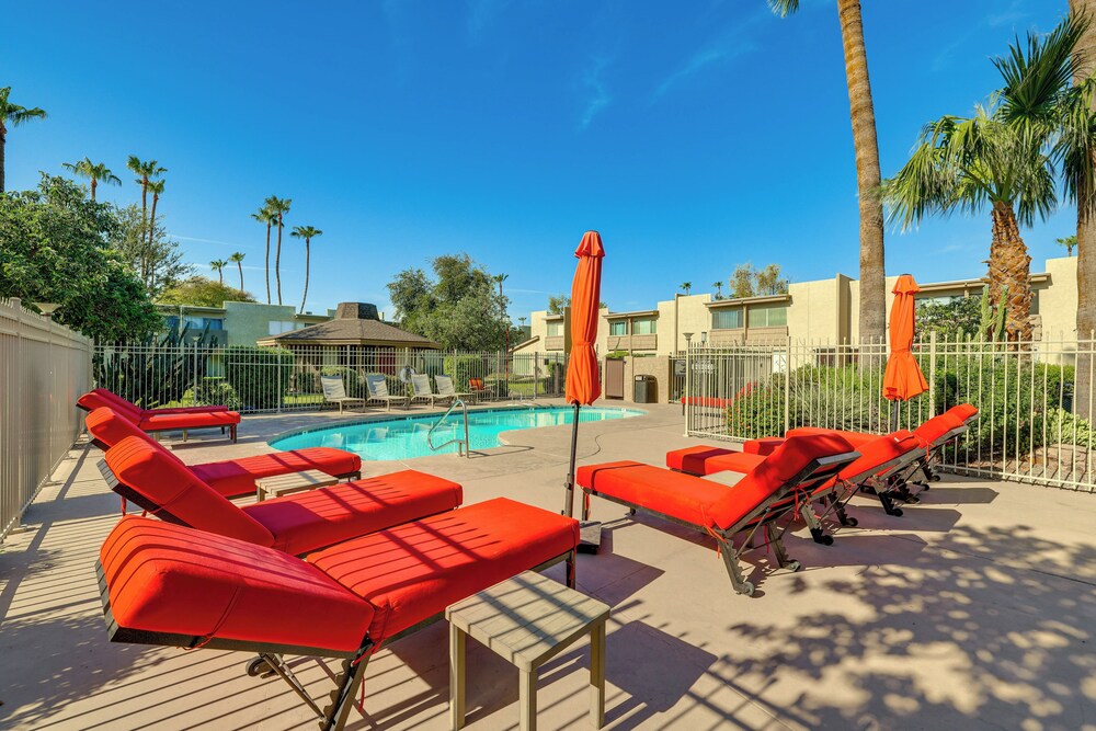 Walk to Old Town: Scottsdale Condo w/ Pool Access!