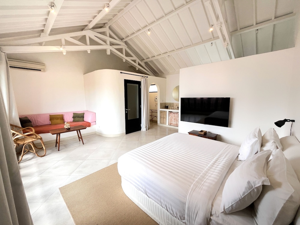 Lovely 2BR Villa Close to The Beach