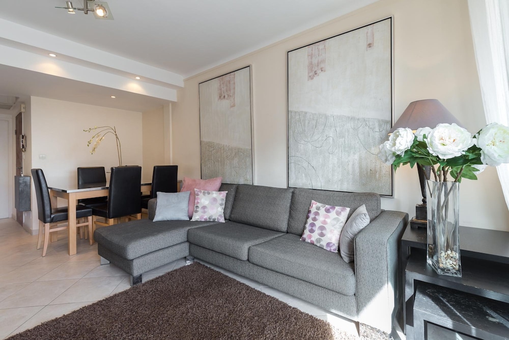 Modern 3 Bedroom 3 Bathroom Apartment for Rent Near Cannes Old Town Walking Distance to Palais - 2000