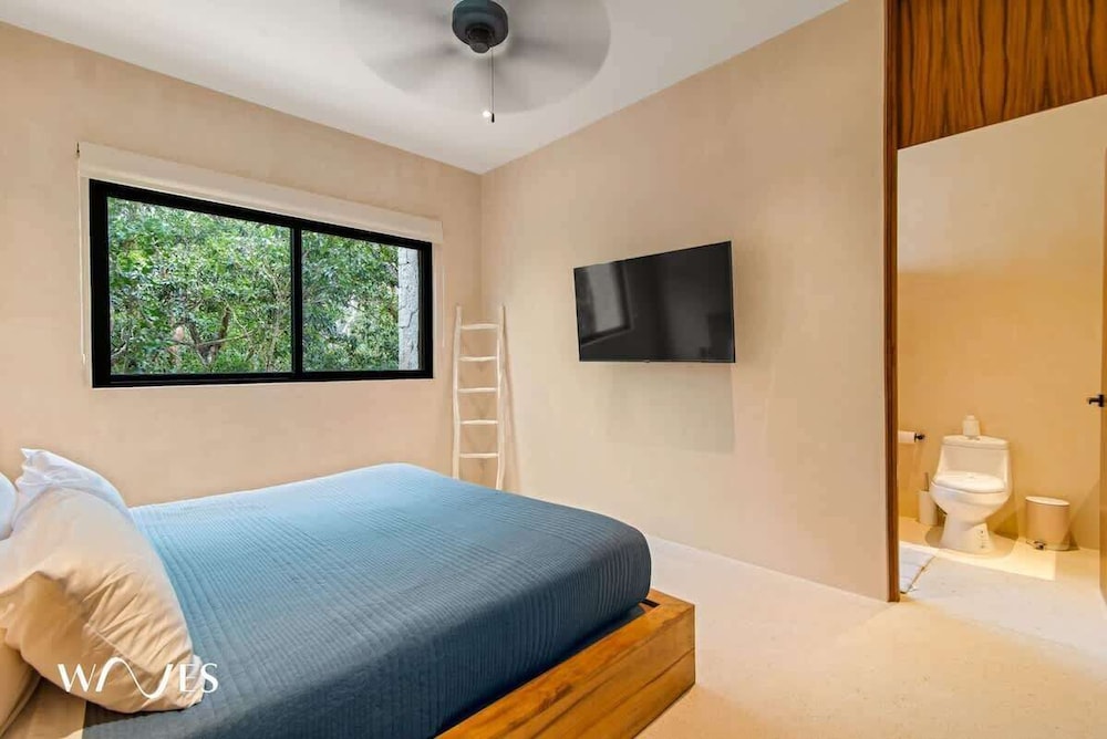 Spacious 3 Br. W/private Pool Exclusive Gym