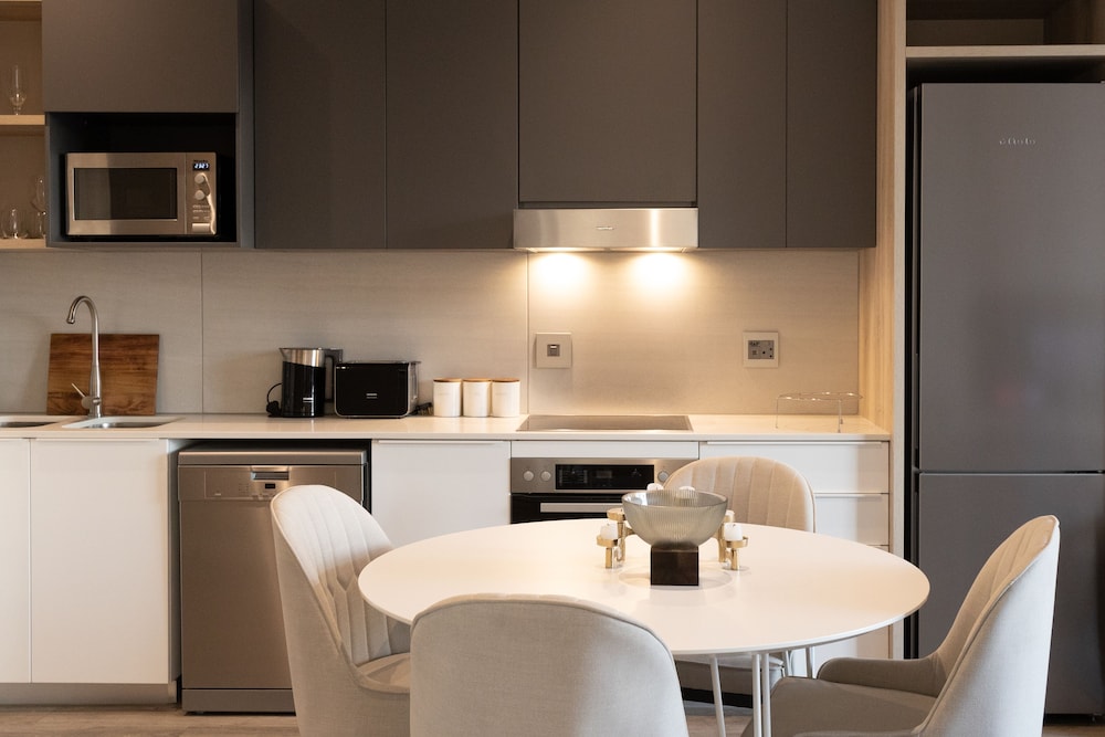 Black Marble - Menlyn Residence view 5
