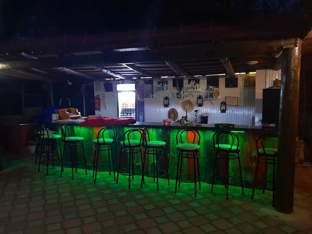 bar