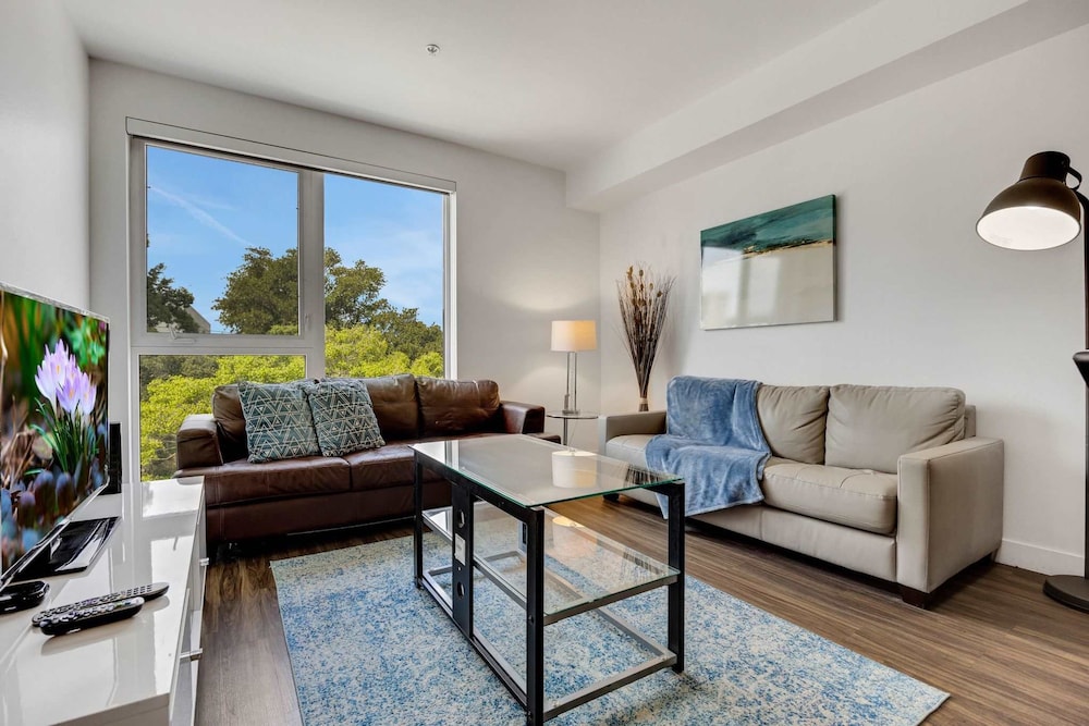 Stylish 1BR Family Apartment by Dtla