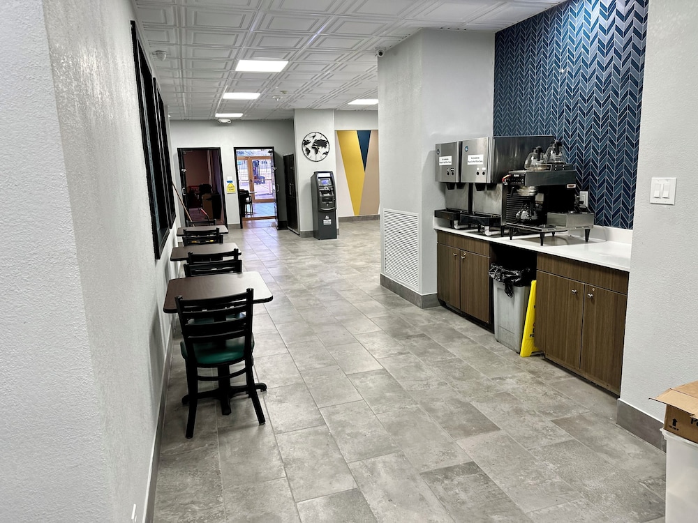 Motel 6 Mesquite, TX – Town East view 2