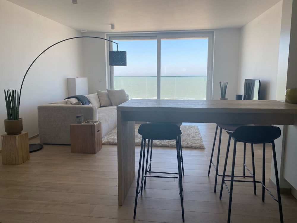 Seafront Luxury With Ocean Views