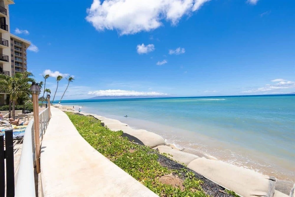 Luxurious Oceanfront 20-foot Panoramic Ocean View