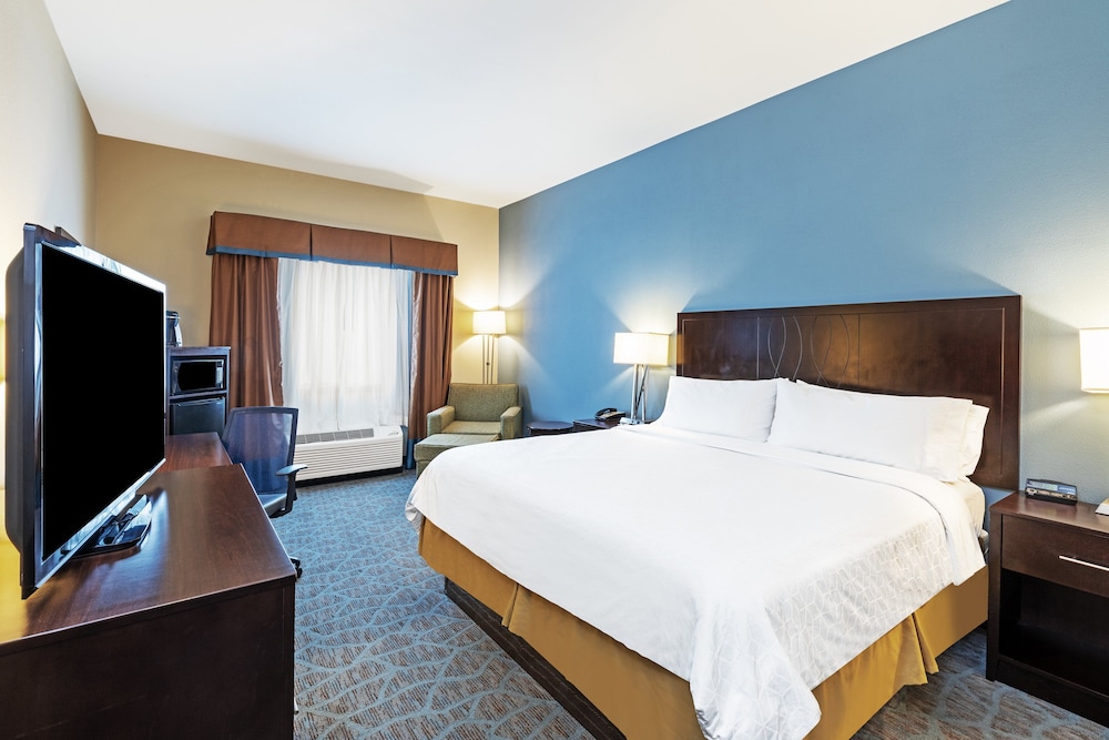 Holiday Inn Express & Suites Floresville by IHG