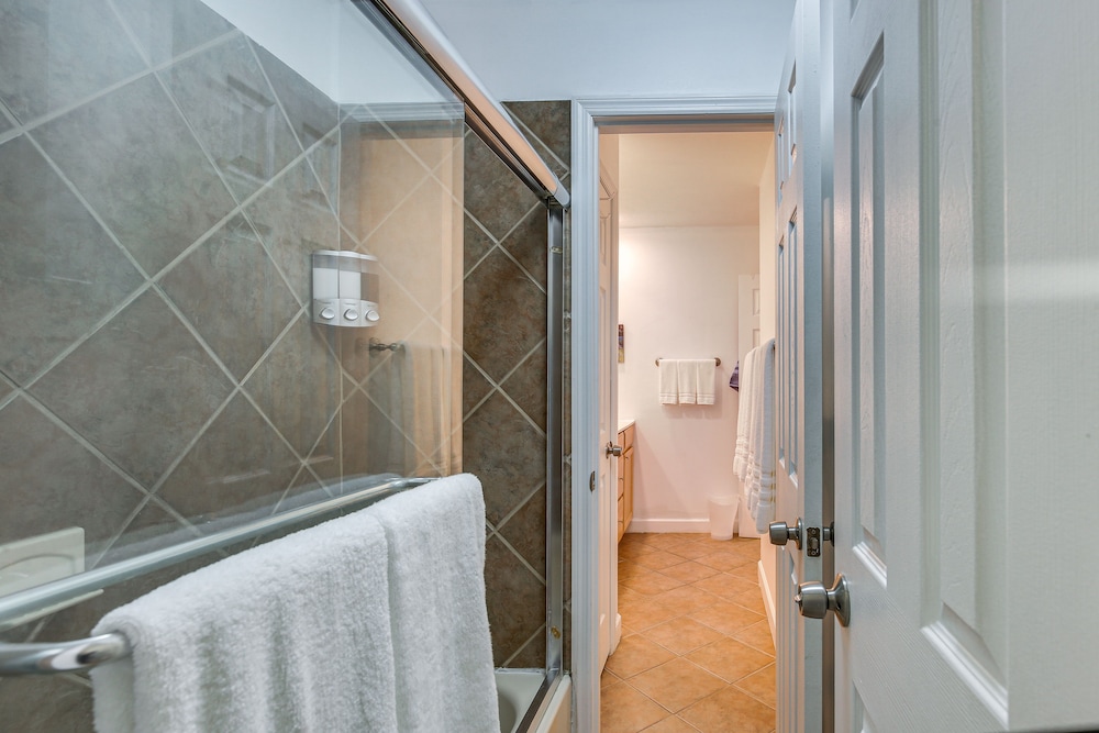 St Ann Townhome < 1 Mi to International Airport! - Property Image 11