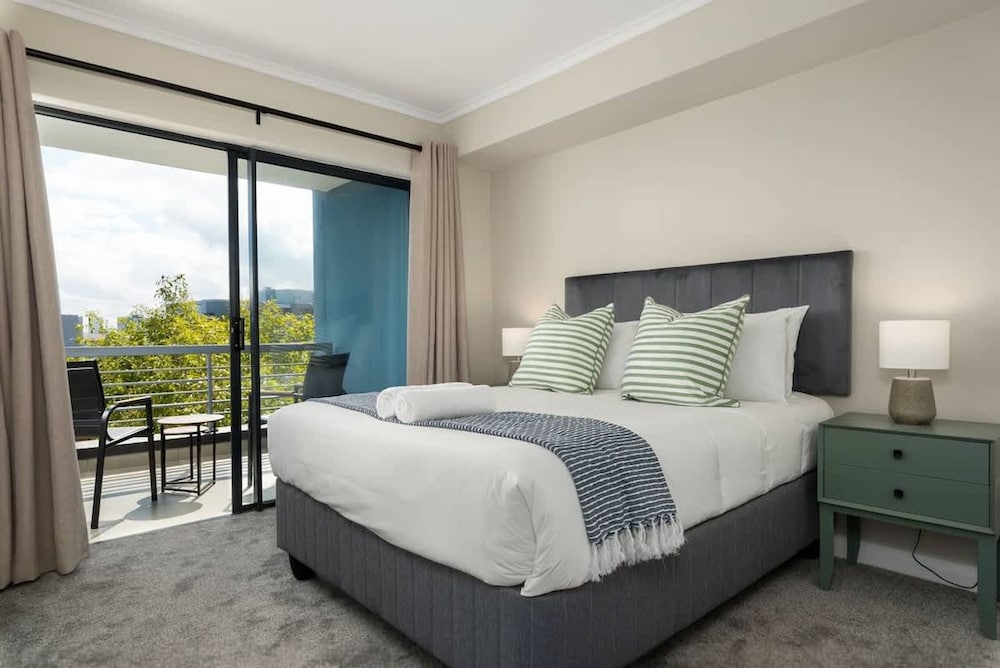 Modern 2 Bed Century City Apartment Pool Braai