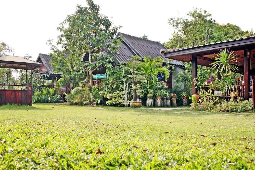 Baansuanlynjee Maeklong Resort