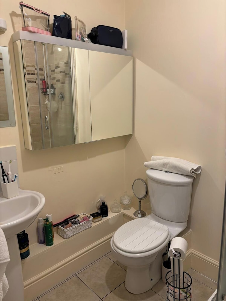 Modern Apt 3 Bedrooms Near Dundrum