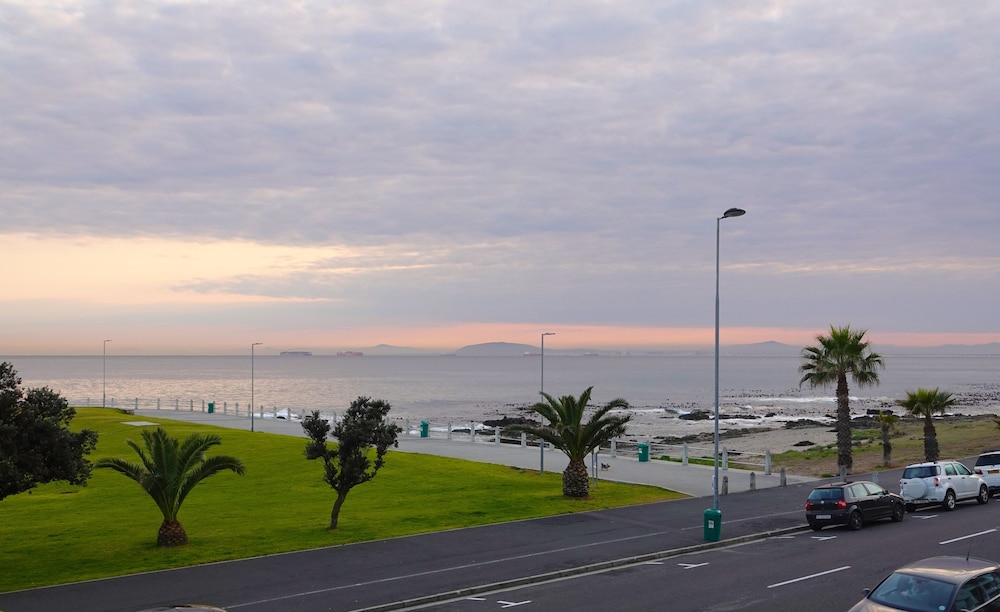Dolphin Inn Guest House
