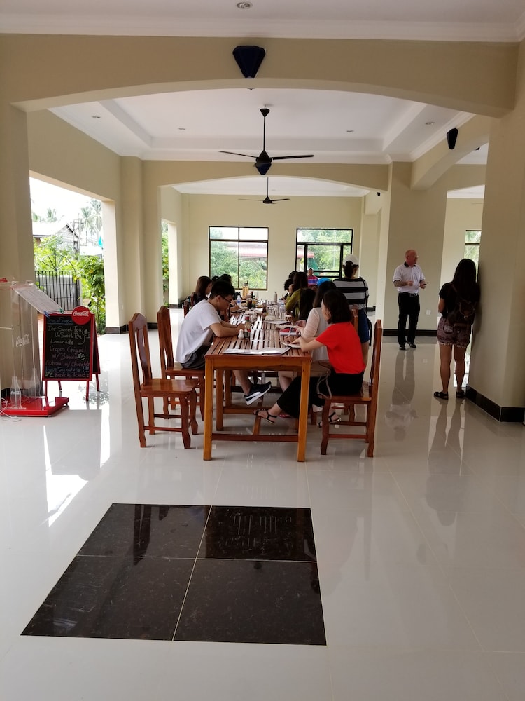 Blue Diamond Guest House - Hostel