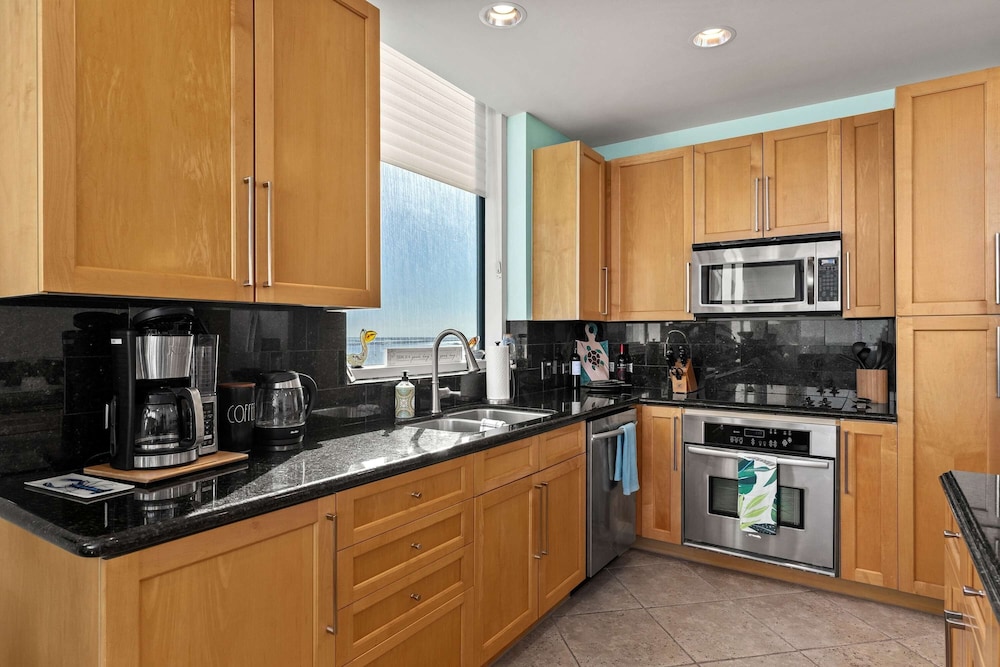 Sapphire Beach - Breathtaking 26th Floor Views 3 Bedroom Apts