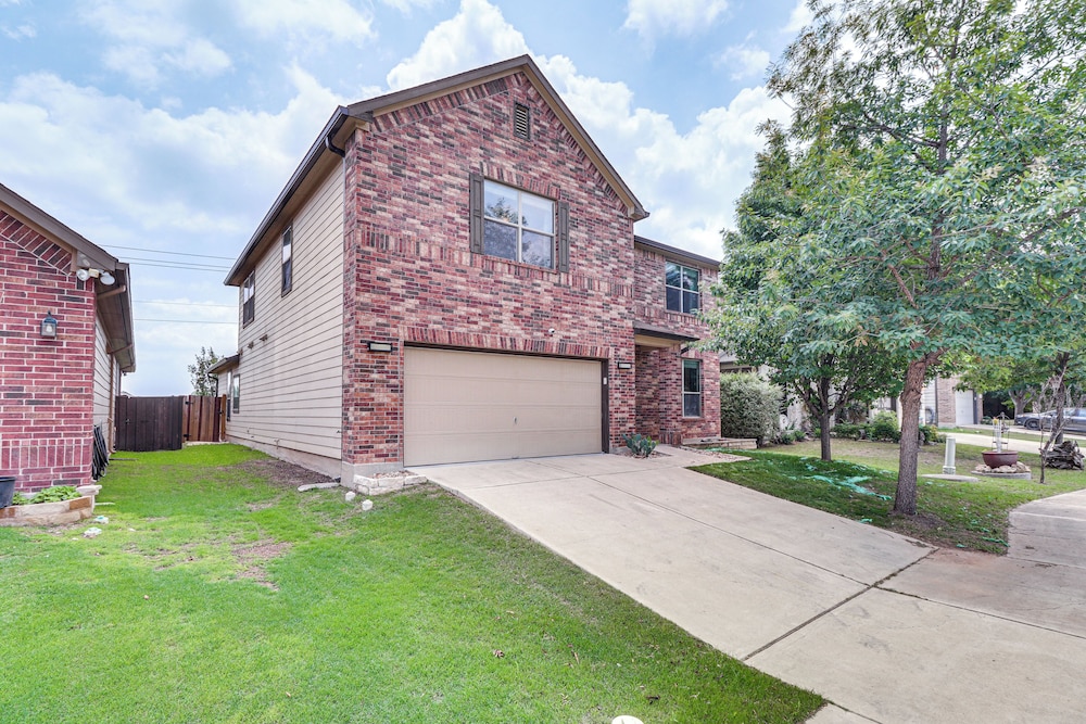10 Mi to Dtwn Austin: Family Home w/ Communal Pool
